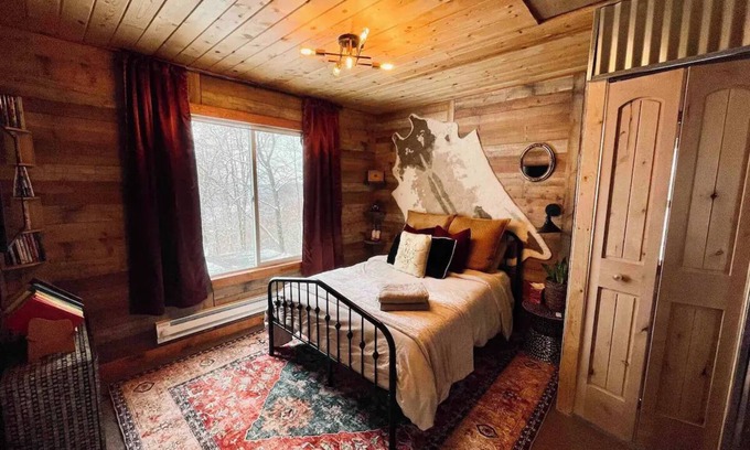 De Soto House | Room on the Ridge/HOT TUB/Sleeps 2
