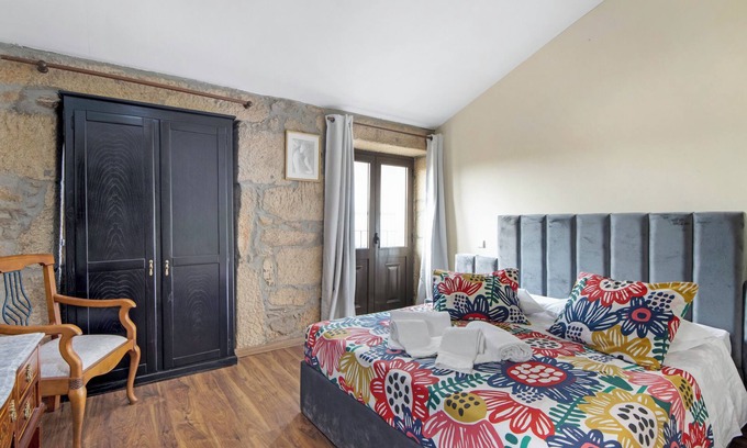 Armamar Apartment | Room 'Quarto 1 - Gojim Casa Rural' with Mountain View, Wi-Fi and Air Conditioning