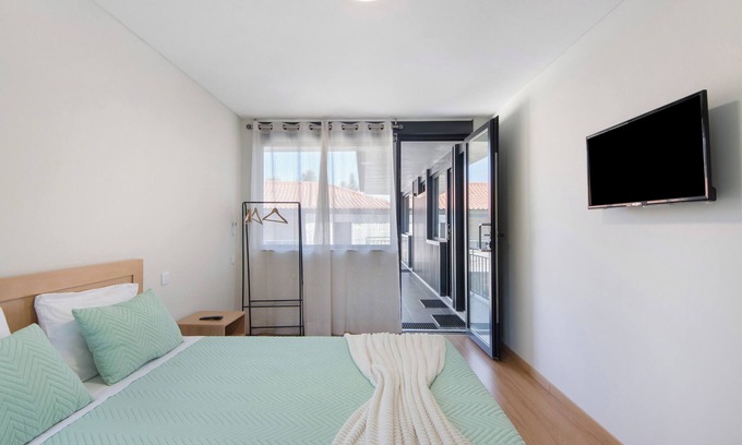 Rossas Apartment | Room 'Quarto 7' with Mountain View, Wi-Fi and Air Conditioning