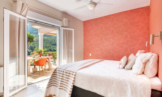 Adsubia Apartment | Room 'Tierra' with Mountain View, Wi-Fi and Air Conditioning