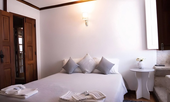 Sortelha Apartment | Room 'Vento Que Sôa' with Mountain View, Wi-Fi and Air Conditioning