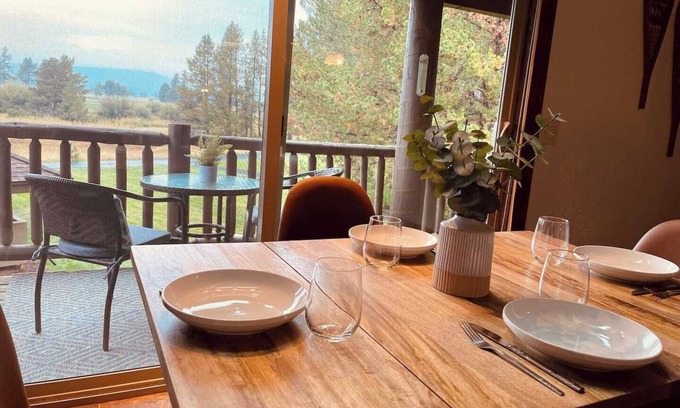 Sunriver Condo | Room With a View Condo, Sharc passes included.