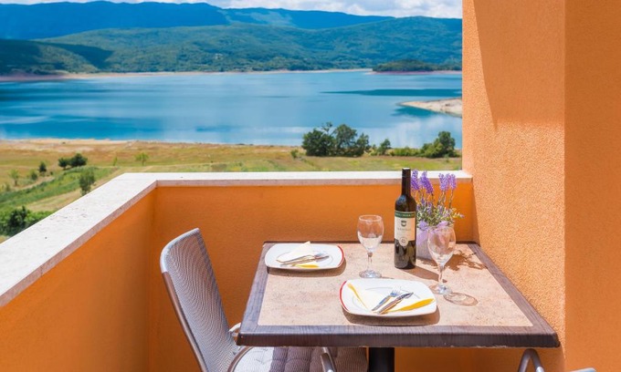 Garjak House | Rooms and Apartments Budiša