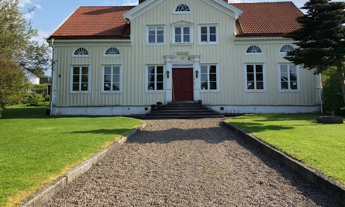 Vatternas Bed & Breakfast | Rooms in charming old mansion, built in 1832