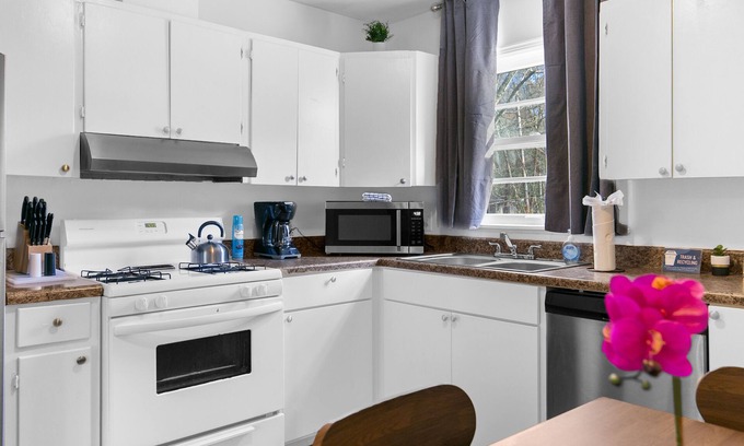 New Castle House | Rooms on Rose