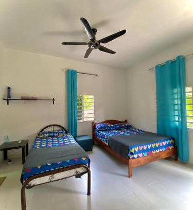 Batu Buruk House | roomstay batu buruk