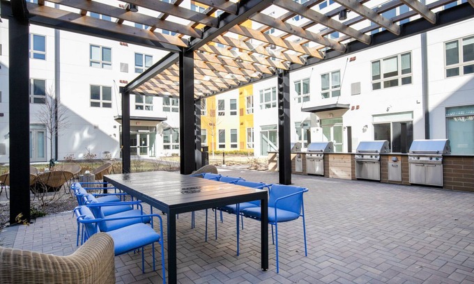 Arlington Heights Apartment | Roomy Arlington Heights 2BR w/ Gym & W/D, near I-90, by Blueground