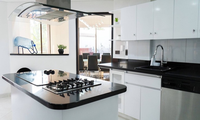 El Tesoro House | ROOMY HOUSE IN POBLADO/JACCUZZI/AC/VISITORS ALLOWED
