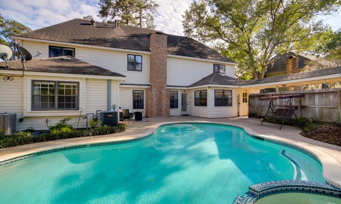 Houston House | Roomy Houston Rental with Home Office and Private Pool