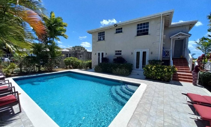 Porters House | Roomy Lower 3 Bedroom West Coast Property with Pool