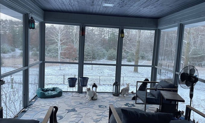 East Bethel House | Roomy private country retreat - pet and kid friendly