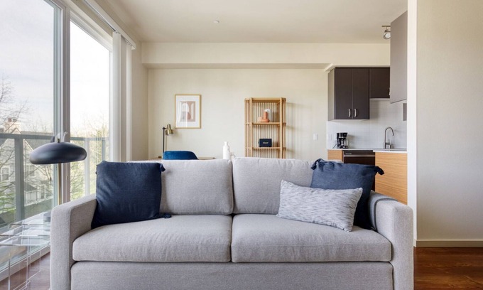 Downtown Apartment | Roomy Redmond 1BR w/Gym, W/D & Courtyard, near buses, by Blueground