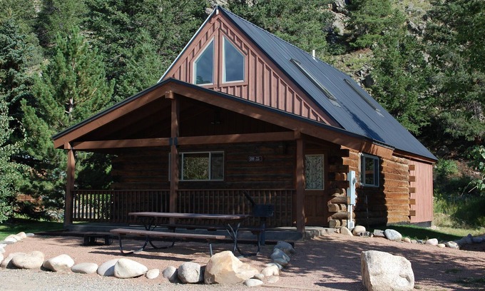 Almont Cabin | Roomy Taylor Canyon Cabin With Private Fishing Access