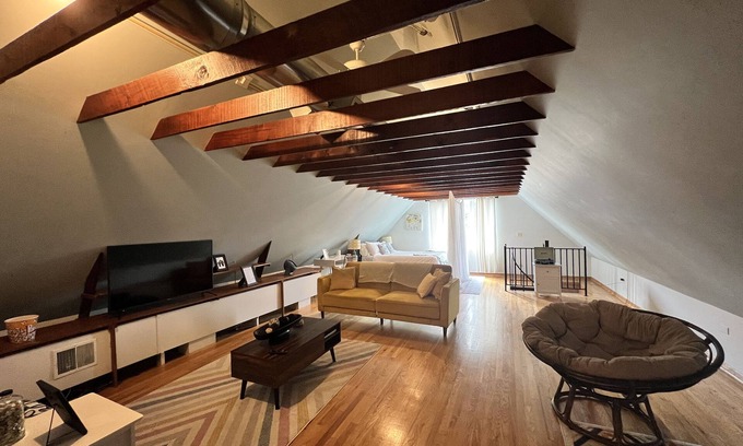 Wrigleyville Apartment | Root! Root! Root! For the Home Team in this Modern Studio