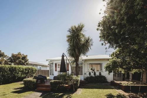 Fitzroy House | Ropiha Retreat - close to Fitzroy Beach paradise
