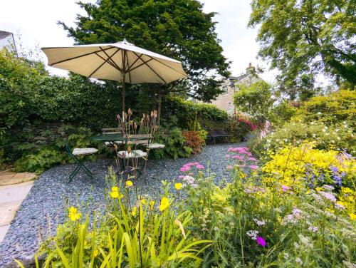 Meathop House | Rose Cottage - Garden, parking and near a Pub