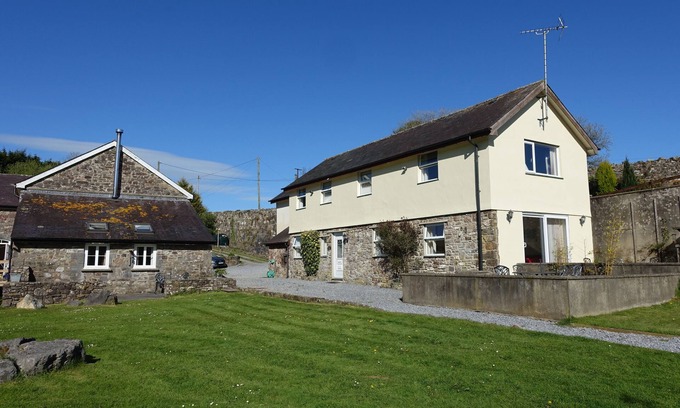 Tavernspite Apartment | ROSE COTTAGE - ground floor cottage with stunning lakeside views