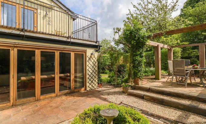 Osmington Mills Cottage | ROSE COTTAGE, pet friendly, character holiday cottage in Preston