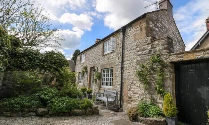 Ashford-in-the-Water Cottage | ROSE COTTAGE, pet friendly, with open fire in Ashford-In-The-Water