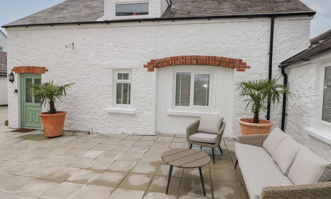 Jameston Cottage | ROSEMARY COTTAGE, pet friendly, with a garden in Manorbier