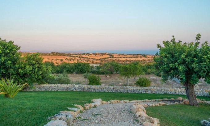Modica House | Rosemary - open space in the Hyblean countryside