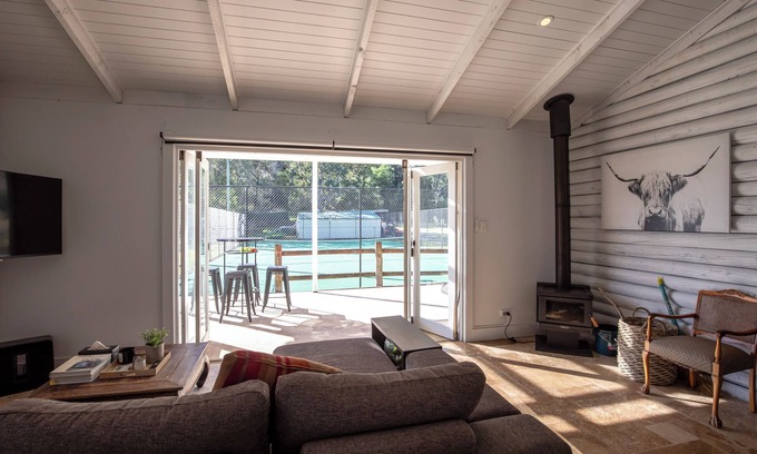 Webbs Creek House | Rosemont's Tiny Bungalow House with Tennis Court - n