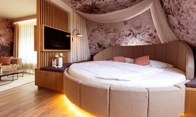Loipersdorf bei Fuerstenfeld House | Rosensuite - ab 2 Nächte Inkl. Therme - Thermenhotel Vier Jahreszeiten