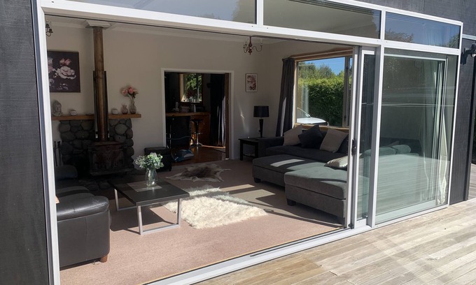 Rangataua House | Rosewood Hideaway, peaceful, sunny & memorable