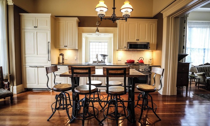 Rossland House | Rossland's Luxury Guest House