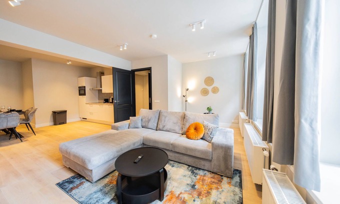 Stadsdriehoek Apartment | Rotterdam Rustique 3BDR Apartment JUF