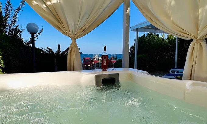 Castro Villa | Rotunda by the Sea - Castro Marina - Luxury Holiday Rental Directly by the Sea
