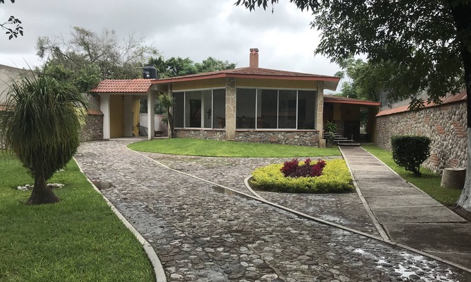 Ciudad Fernandez House | Round house 15 minutes from the crescent