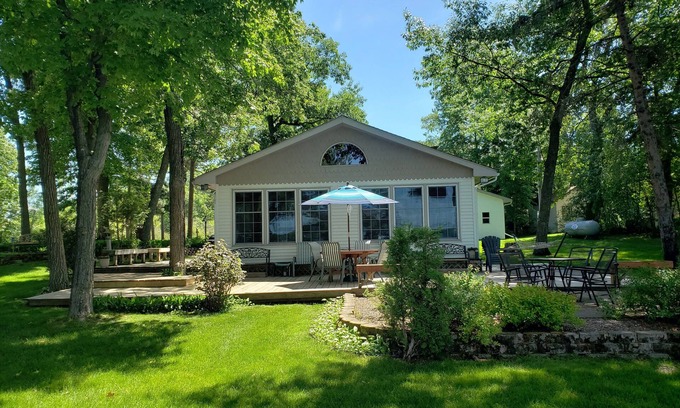 Aitkin House | Round Lake - Beautiful Views - Small Mouth/Walleye Fishing!