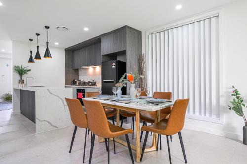 Rouse Hill Villa | Rousehill 5Br with Pool near Shopping Centre&Train