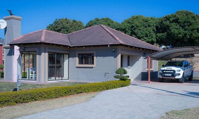 Mbombela Cabin | Rovy Villas Luxurious Chalet