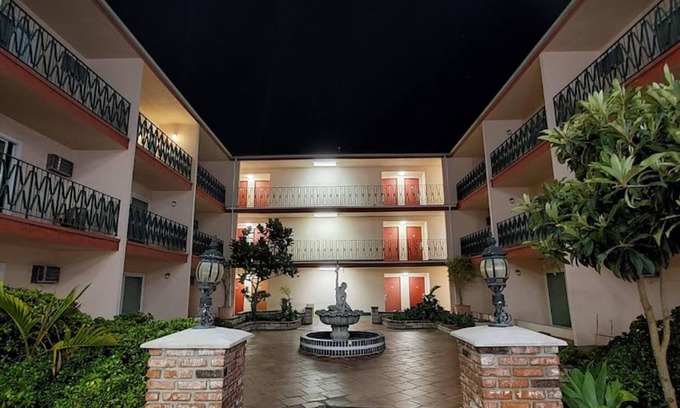 Inglewood Hotel | Royal Century Hotel