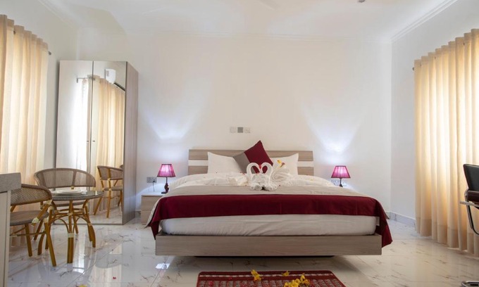 Jirapa Resort | Royal Cosy Hills - Safari Resort