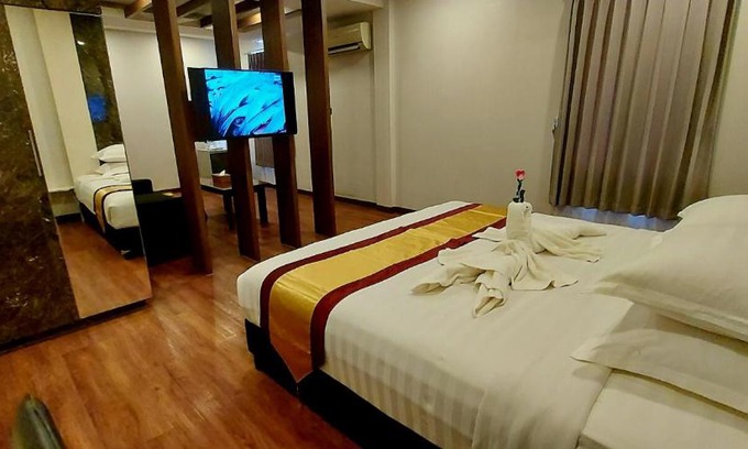 Bahan Hotel | Royal Crown Hotel