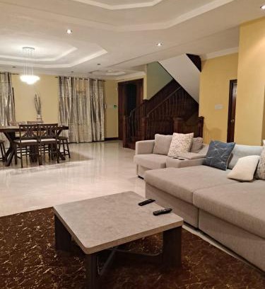 Jack's Hill Apartment | Royal Deluxe at dillsbury