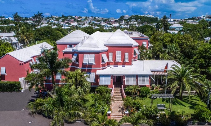 Pembroke Hotel | Royal Palms Hotel