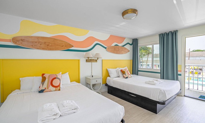 Savannah Beach Hotel | Royal Palms Motel
