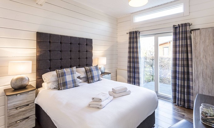 Harlow Cabin | Roydon Marina Village