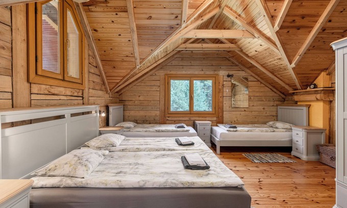 Bernati House | Roze Guest Houses Sklandas