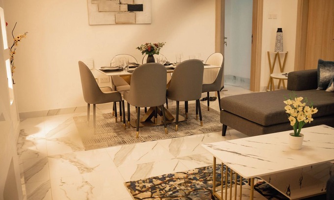 Adenta House | RS Royal Executive: Luxurious 2BR Apartment F3-2 with WiFi, AC in fabulous Accra