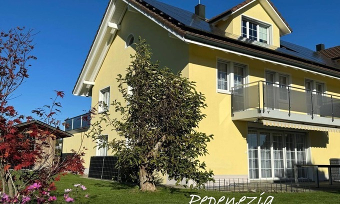 Zihlschlacht-Sitterdorf Bed & Breakfast | Ruhig und Zentral Gelegenes B&B mit Garten und Pool Laden zum Verweilen ein