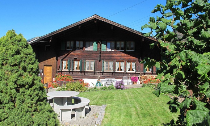 Saanenmöser Apartment | Ruhige Wohnung mit Atemberaubender Aussicht. Familien & Paare Willkommen