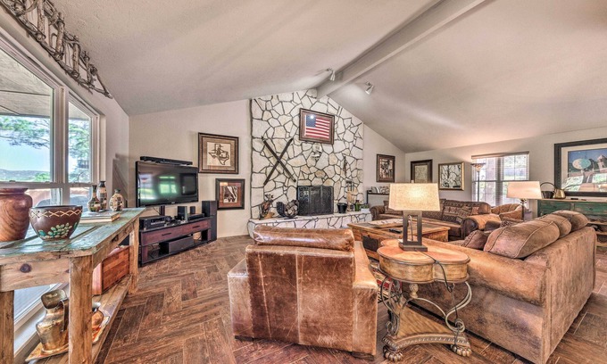 Ruidoso House | Ruidoso Getaway w/Deck, Golf Course Views!