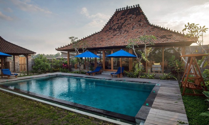 Mengwi Villa | Rumah Tyang Mengwi: located in the midst of a rice paddy — just north of Canggu!