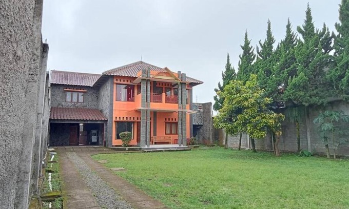 West Bandung Villa | Rumah Villa untuk liburan keluarga besar