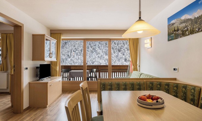 Mareo Apartment | Runcac - Holiday Apartment Pla with Mountain View, Wi-Fi & Balcony